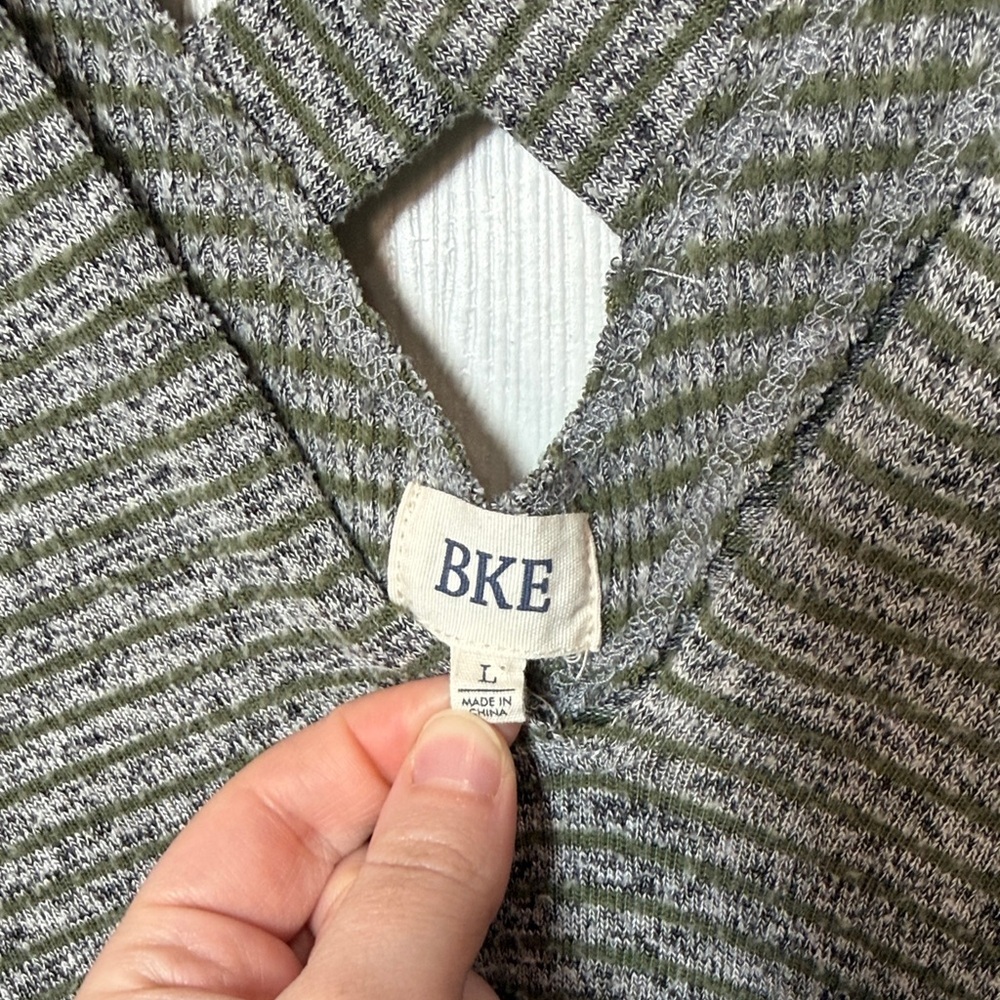 BKE Gray V-Neck Sweater - Picture 6 of 11